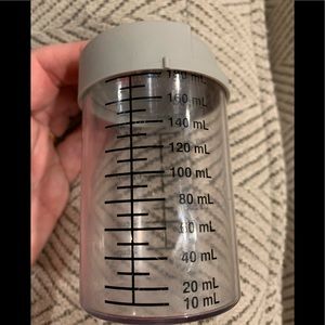 🌸3/$12 Pampered Chef Measuring Dispensing Cup